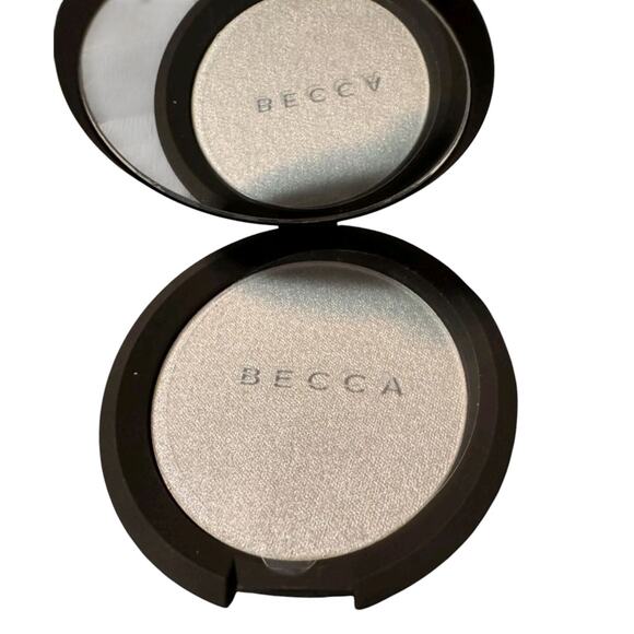 BECCA Women's PEARL Shimmering Skin Perfector Pressed Creamy Powder 7g / 0.25 oz - Picture 1 of 9